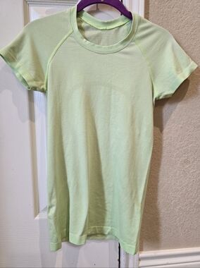 Lululemon swiftly tech neon yellow size 4